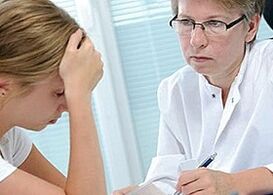 consultazione con uno specialista per il dolore sotto la scapola sinistra